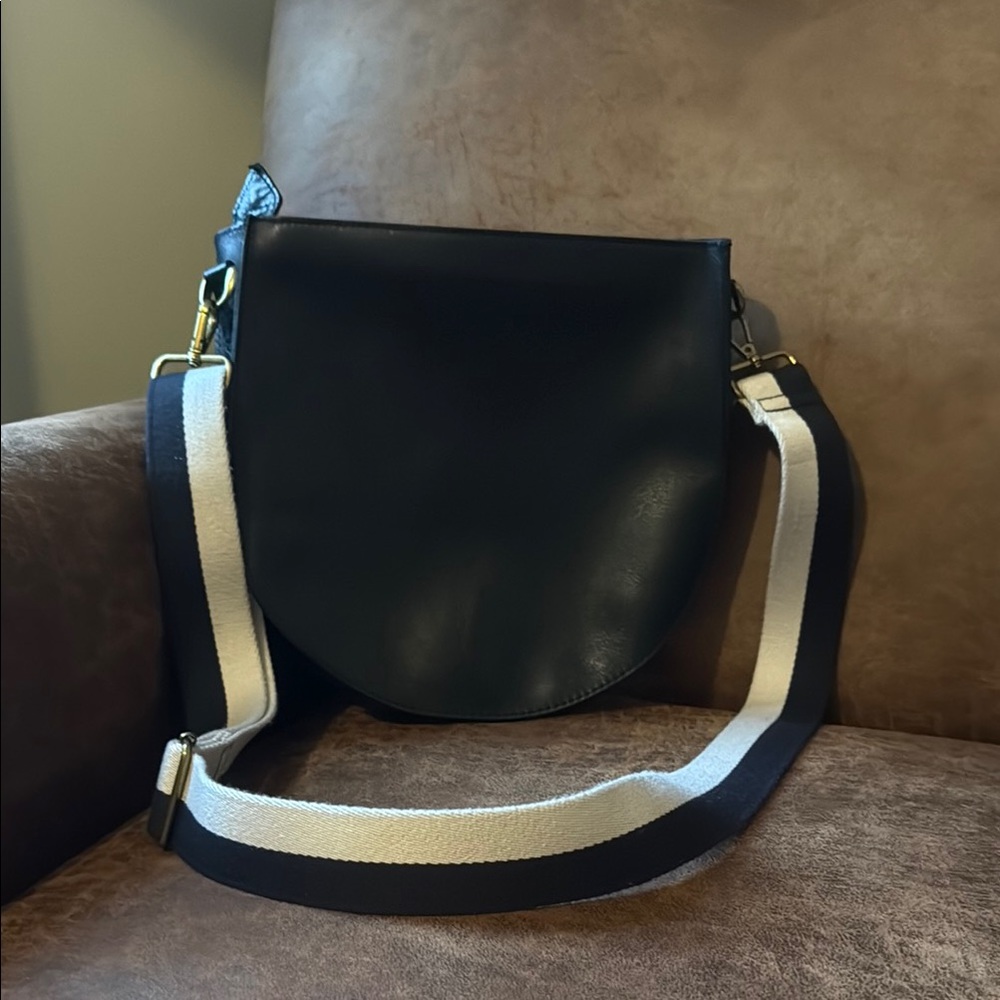 Madewell Black Crossbody Bag with Modern Design